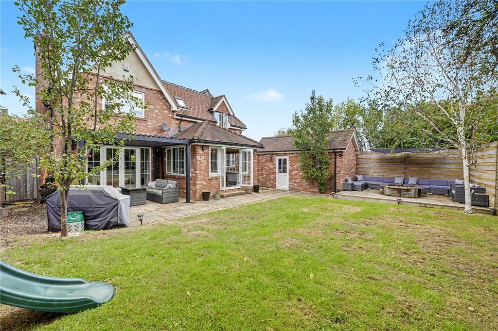 Property photo 2 of 28 Picture No. 18