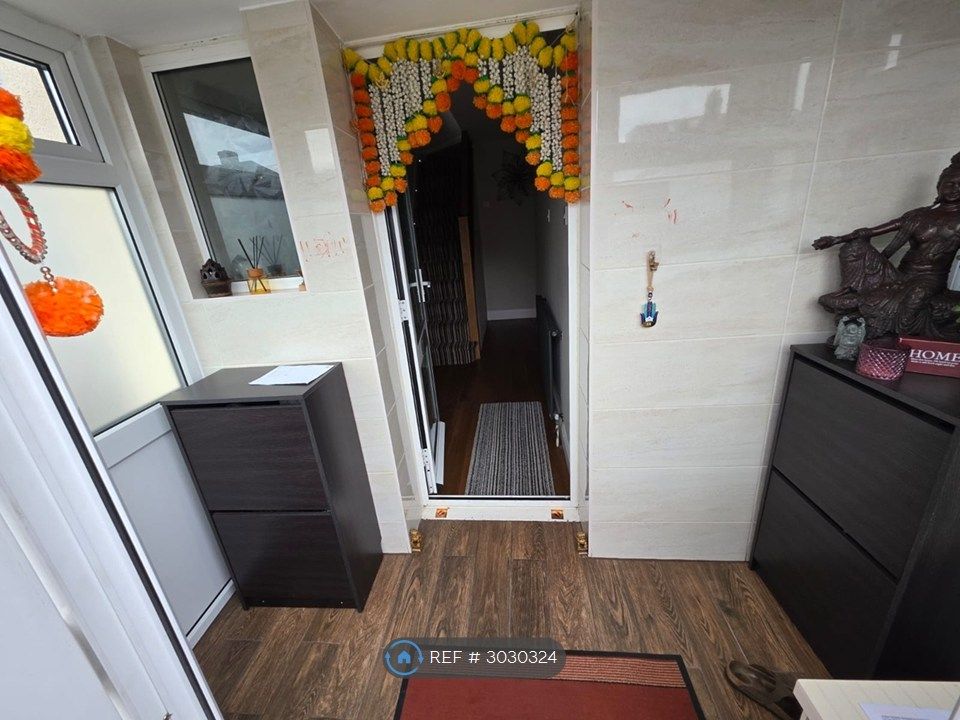 Property photo 3 of 25 Entrance