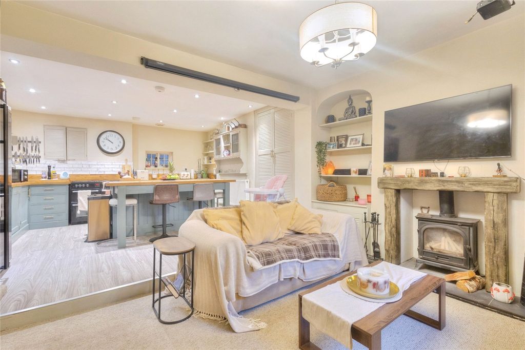 Property photo 3 of 32 Living Room