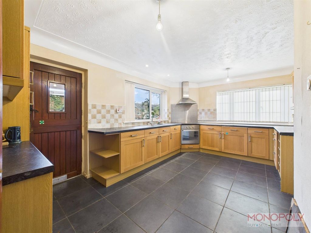 Property photo 3 of 25 Cam04439G0-Pr0203-Still026.Jpg