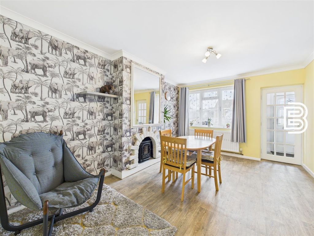 Property photo 3 of 16 Dining Room (1).Jpg