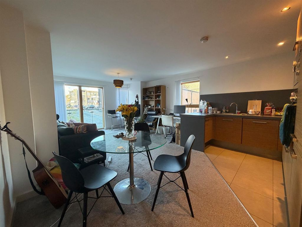 Property photo 2 of 12