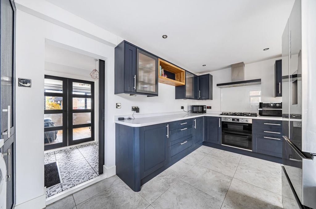 Property photo 2 of 15 1525685-11-6Ac66051Baaea.Jpg