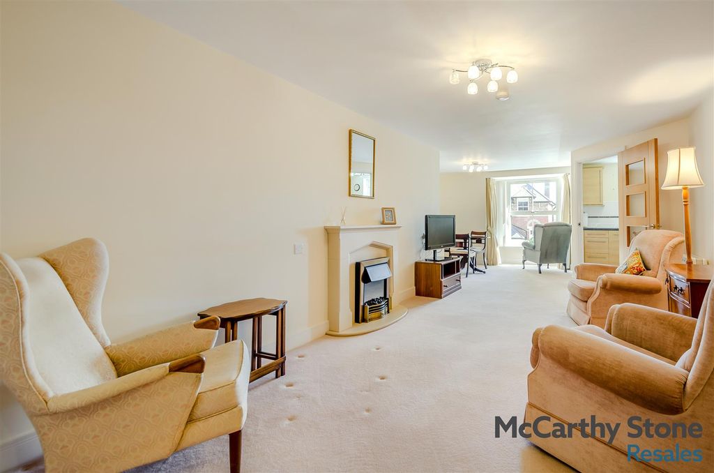 Property photo 2 of 30 8688912-Interior01.Jpg