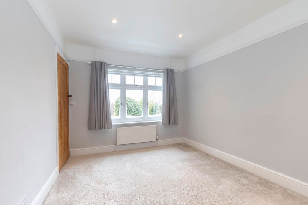Additional image 11 of 4 bed semi-detached house to rentSandy Lane, Cheltenham GL53