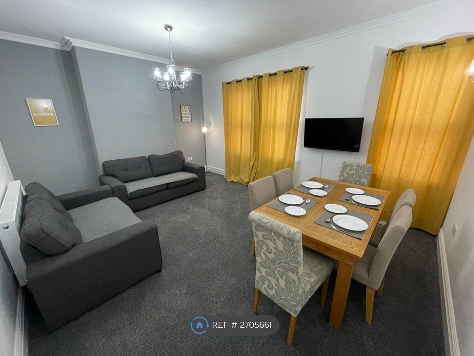 Property photo 2 of 8 Lounge Area