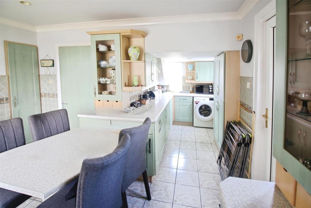 Property photo 2 of 16 Kitchen/Diner
