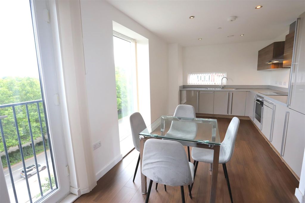 Property photo 3 of 10 Dining Area.Jpg