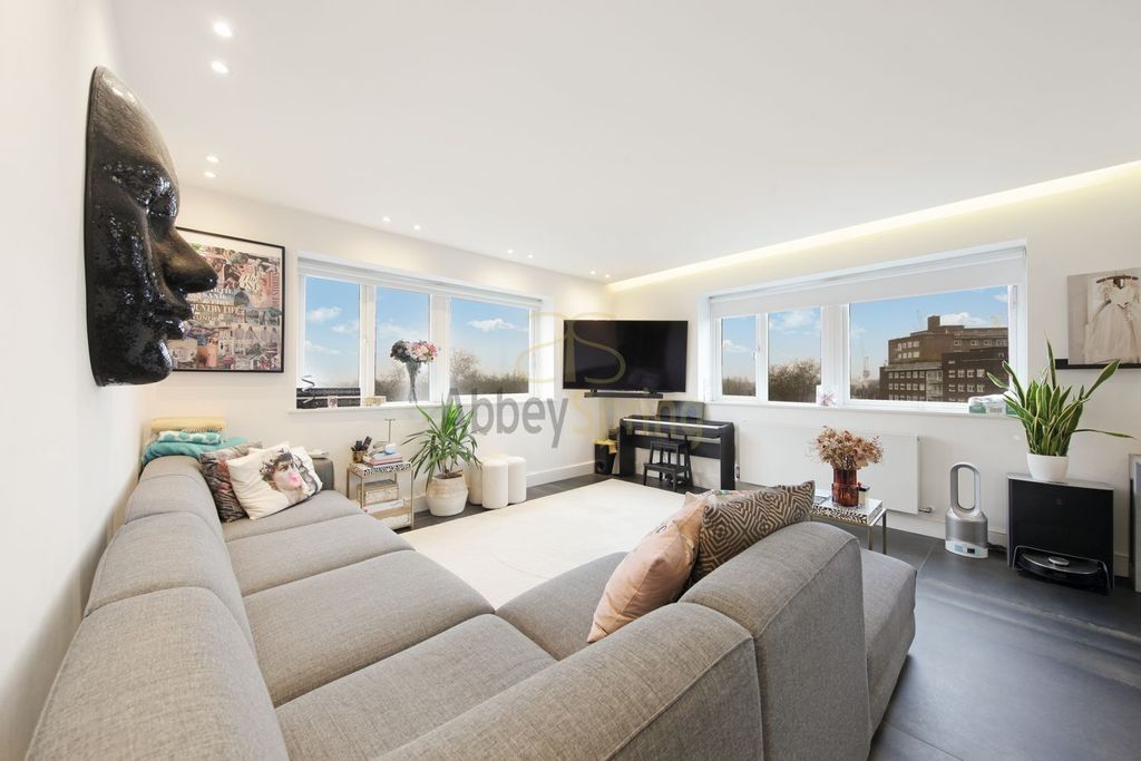 Property photo 3 of 8