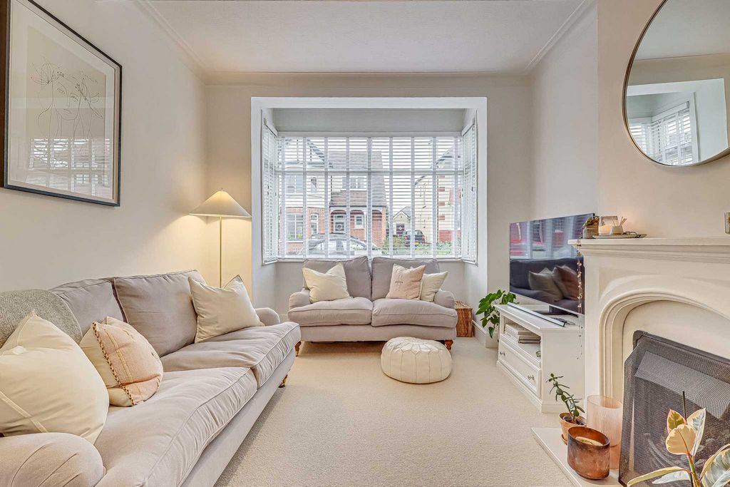 Property photo 2 of 27