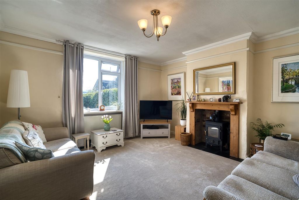 Property photo 2 of 11 Sitting Room