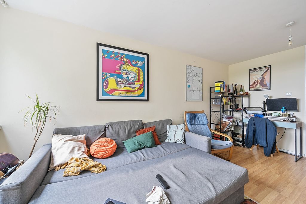 Property photo 3 of 11 4376792