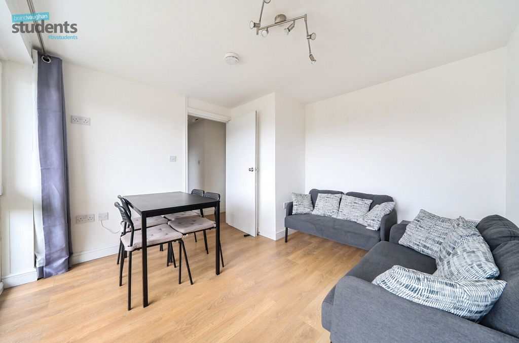 Property photo 3 of 11 30A085Fd-c32F-47B...