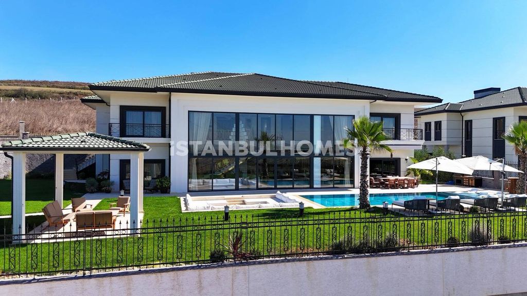 Property photo 2 of 52