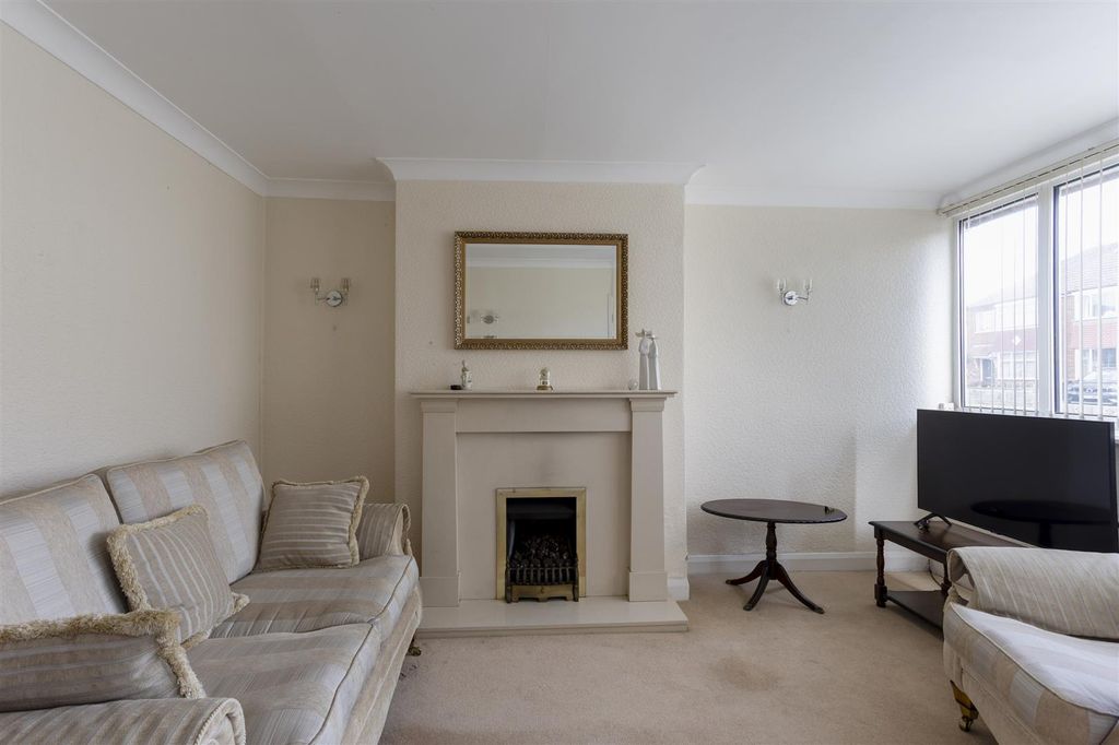 Property photo 3 of 18 36_Whernside_Avenue_2.Jpg