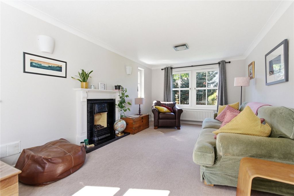 Property photo 2 of 33 13 Trainer's Brae