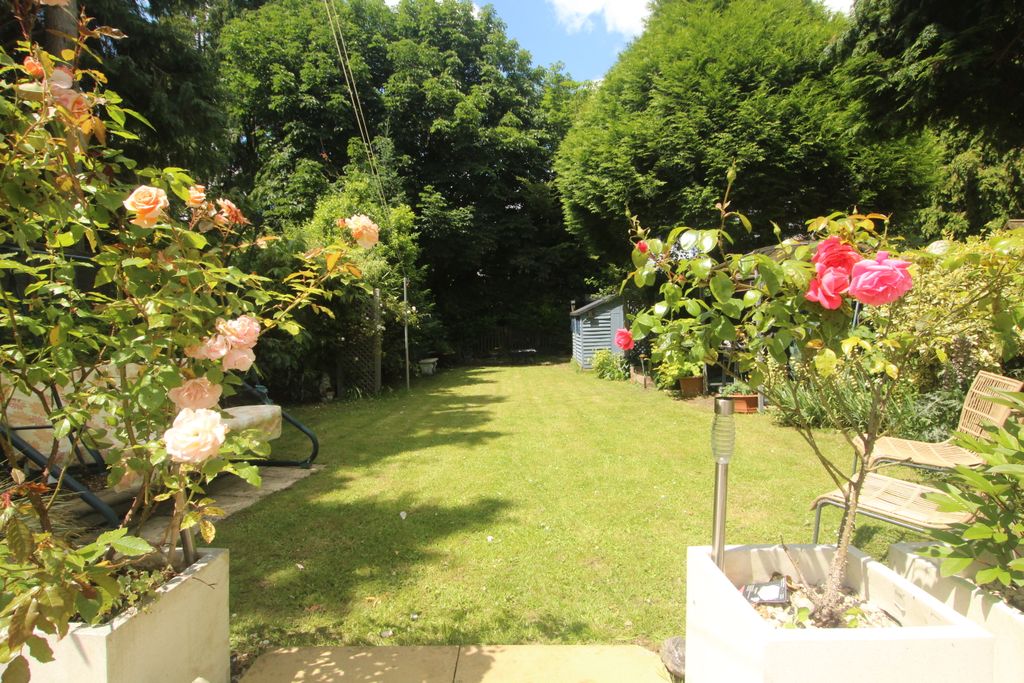Property photo 3 of 18 Garden