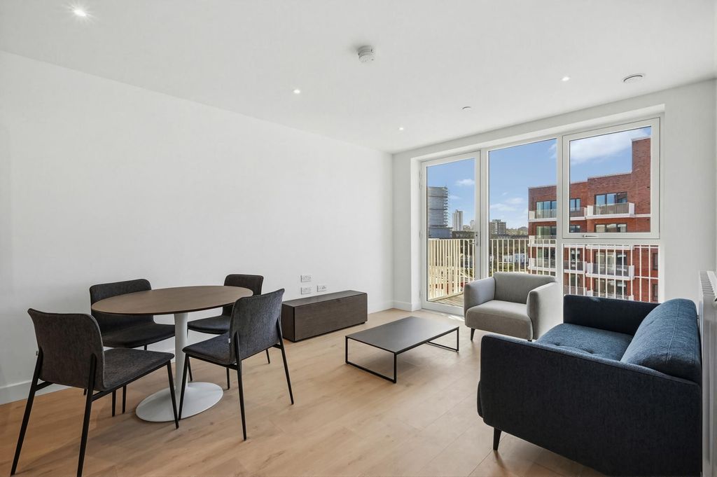 Property photo 3 of 11