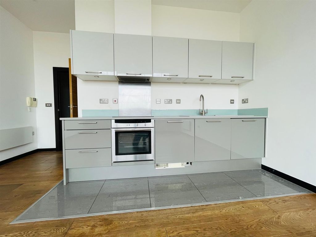 Property photo 2 of 7 Kitchen