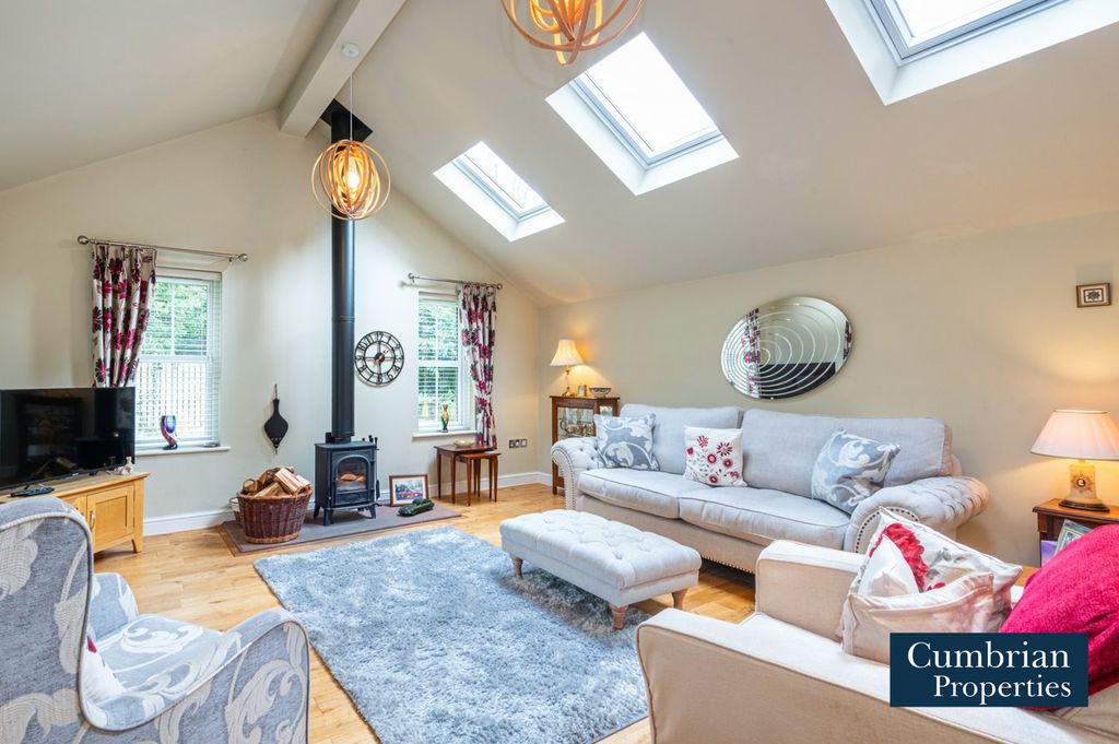 Property photo 2 of 23 Lounge