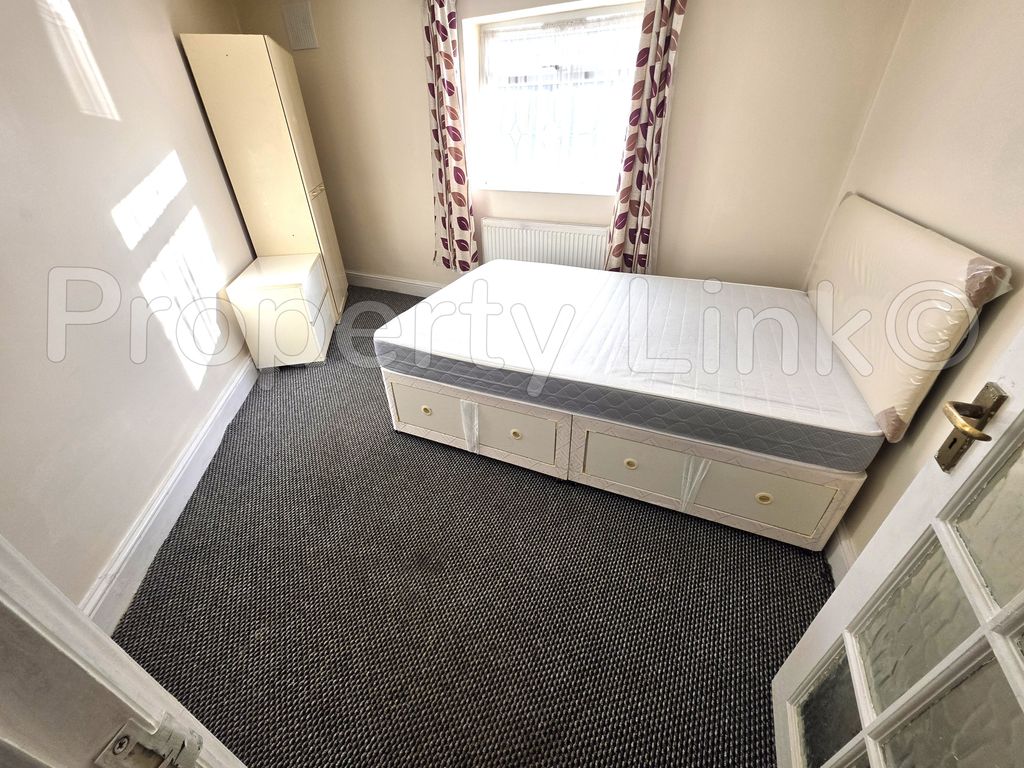 Property photo 3 of 24