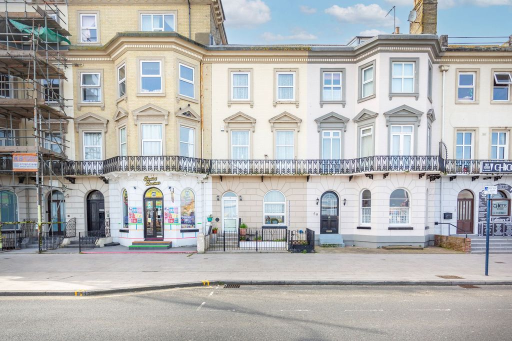 Property photo 1 of 28