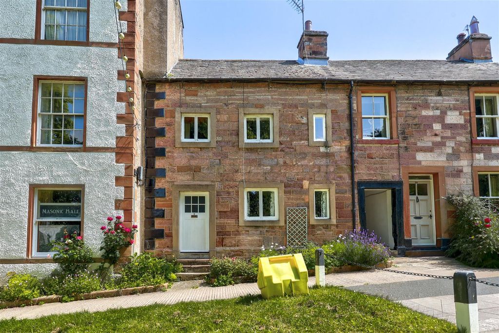 Property photo 1 of 20 Exterior Of 37 Boroughgate