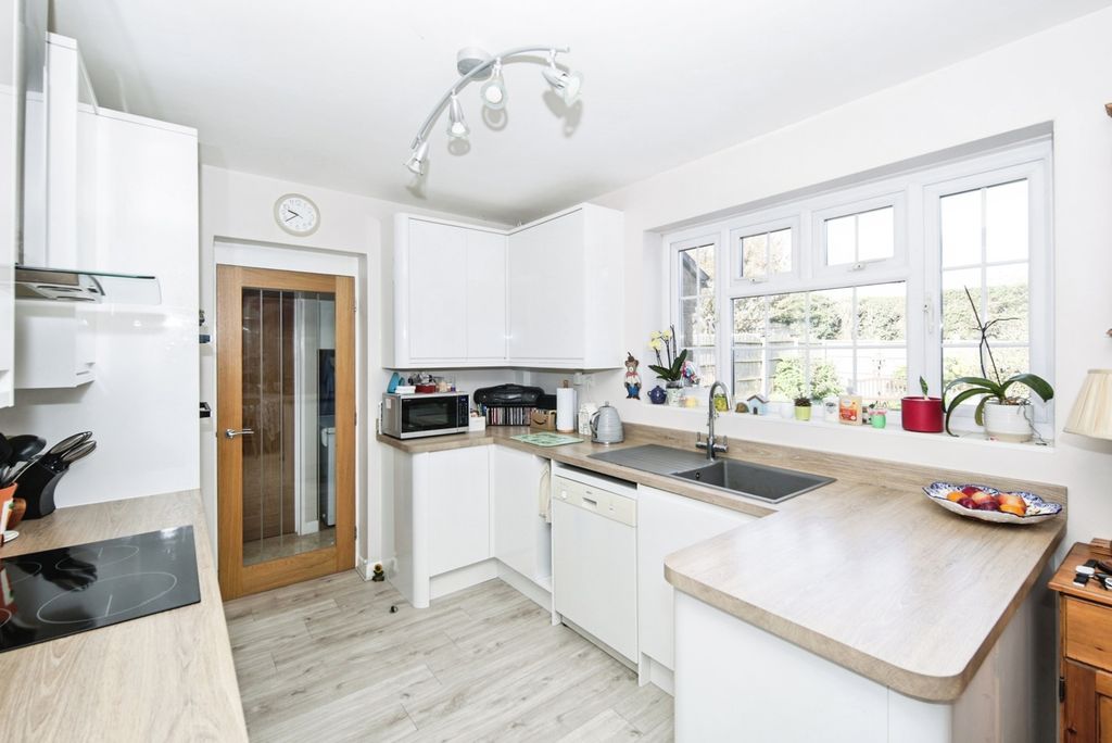 Property photo 3 of 21 Kitchen 2