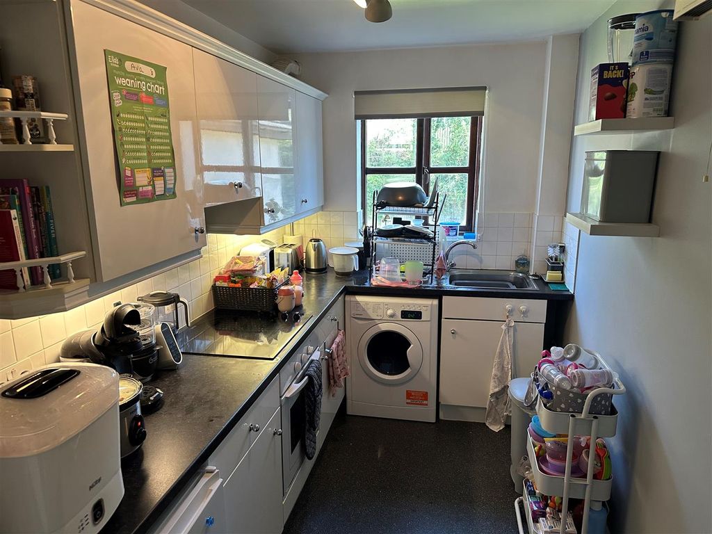 Property photo 3 of 5 Kitchen