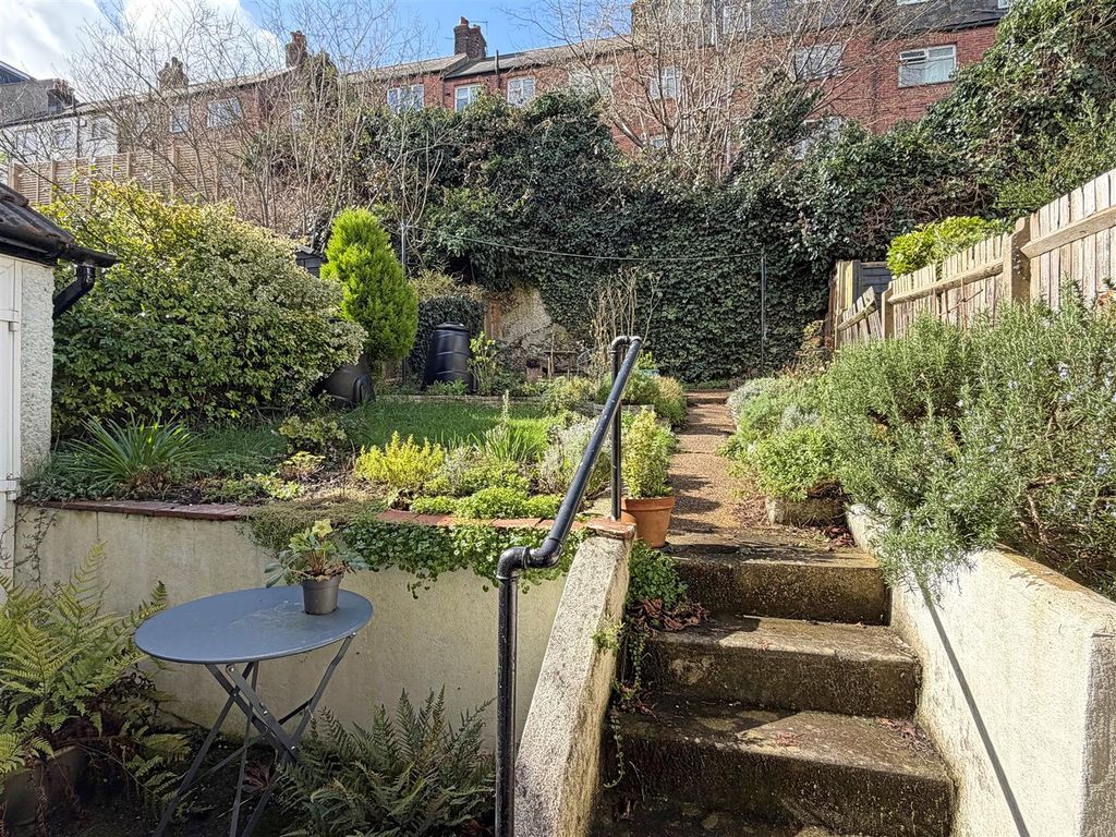 Property photo 3 of 12 Gdnla.Jpg