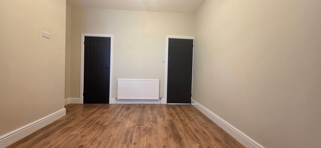 Property photo 3 of 12 Dining Area