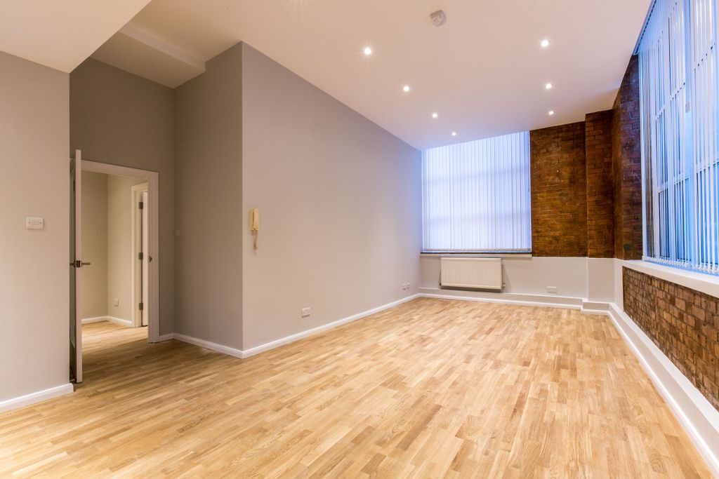 Property photo 3 of 10 Bedroom