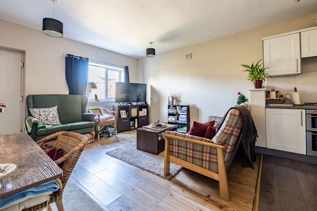 Property photo 3 of 12 Dsc01829-Hdr-2