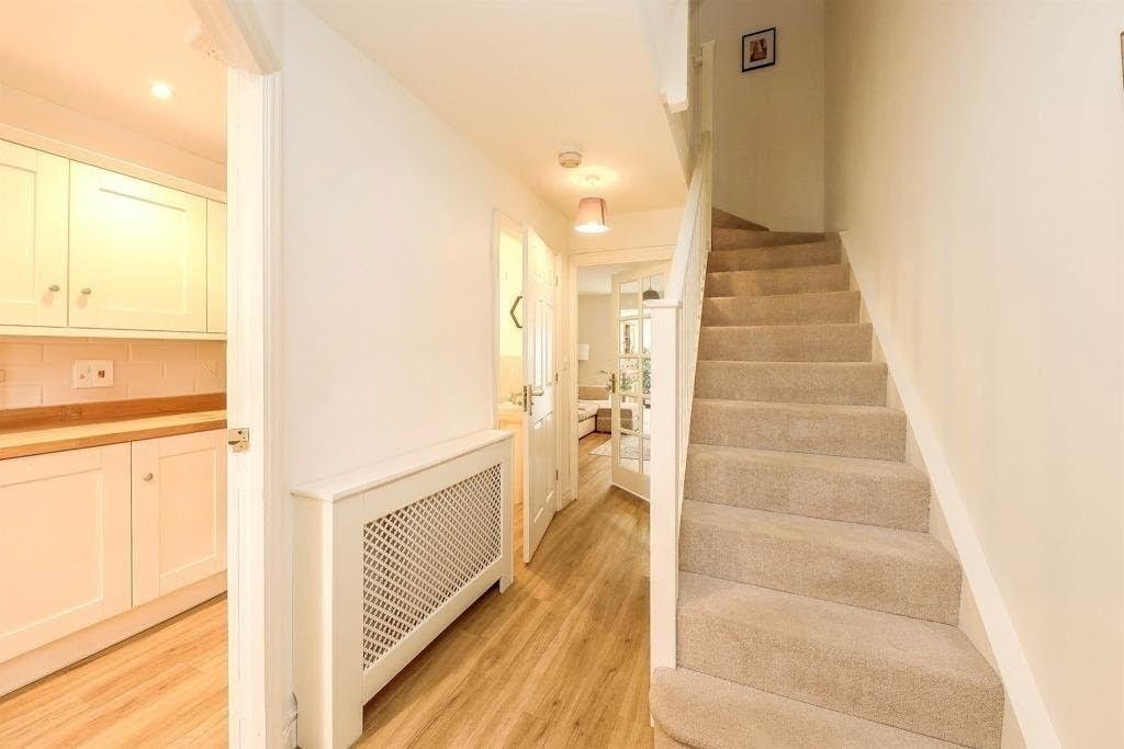 Property photo 2 of 15 Entrance Hall