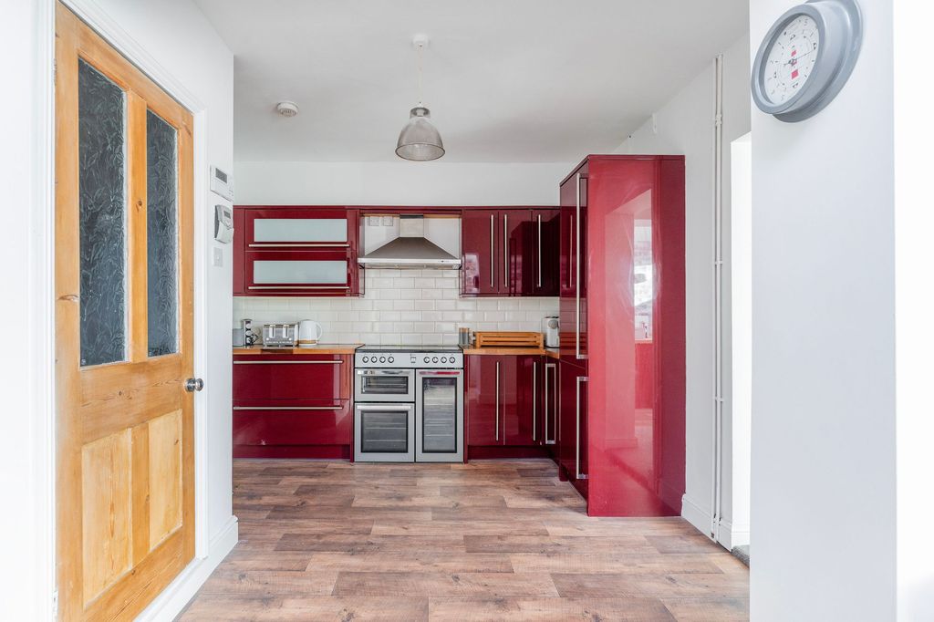 Property photo 3 of 26