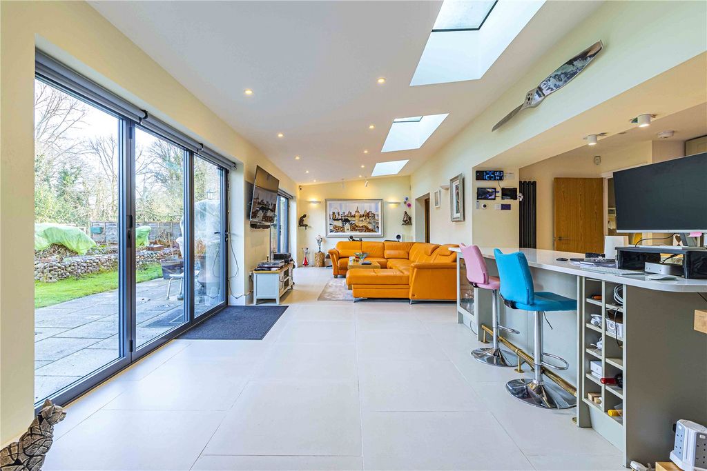 Property photo 2 of 17 Picture No. 18