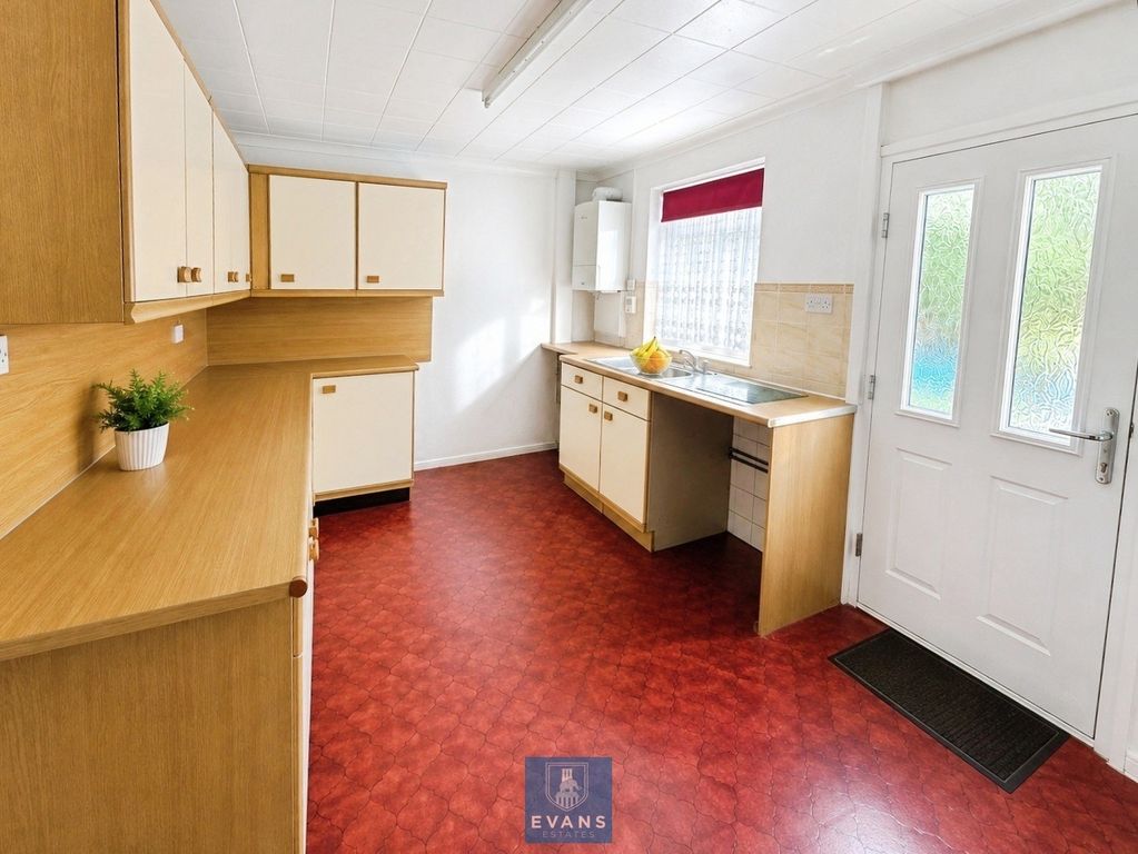 Property photo 3 of 17 Kitchen Diner