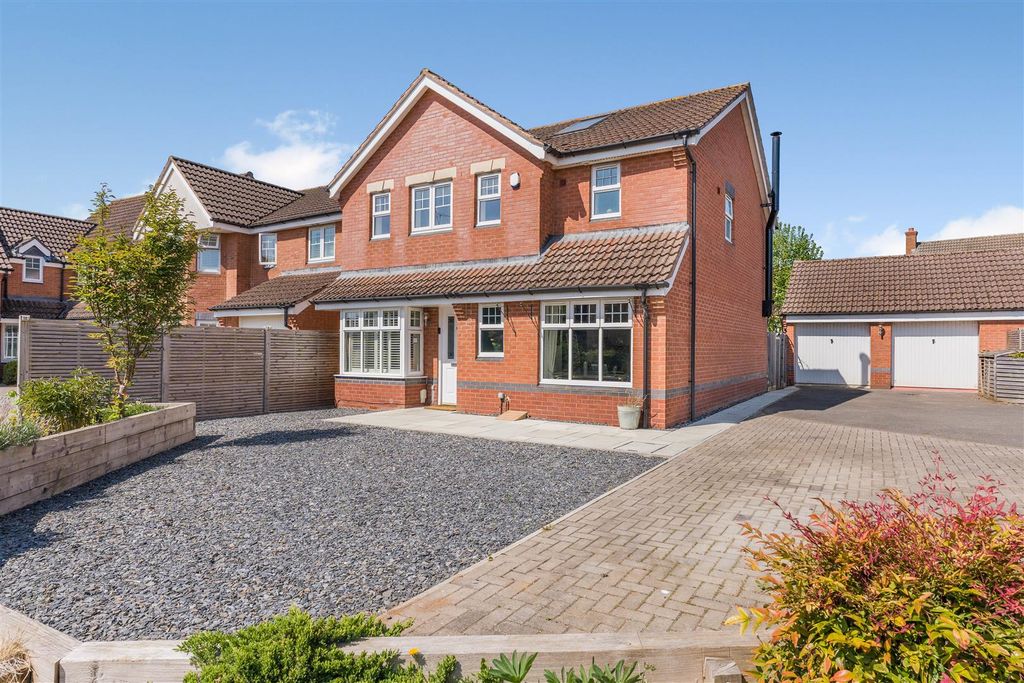 Property photo 1 of 26 6 Griffin Close, Twyford-3.Jpg