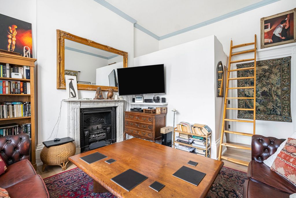 Property photo 3 of 18
