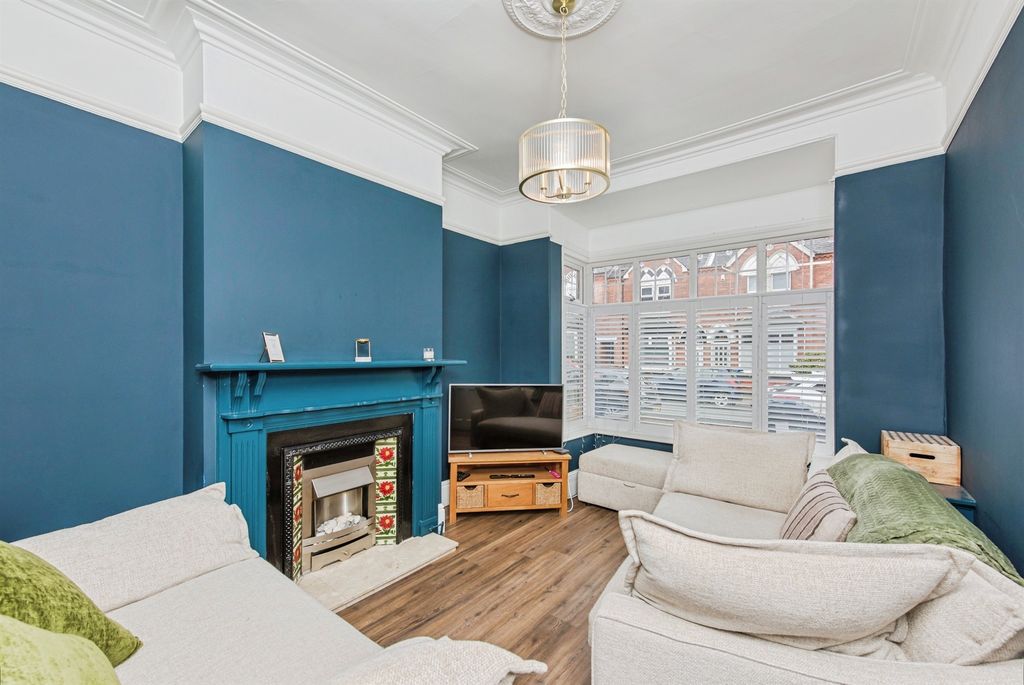 Property photo 2 of 28