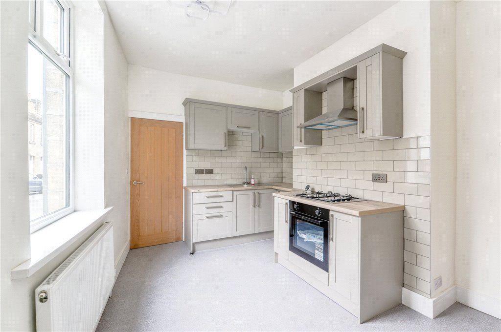 Property photo 3 of 19 Kitchen