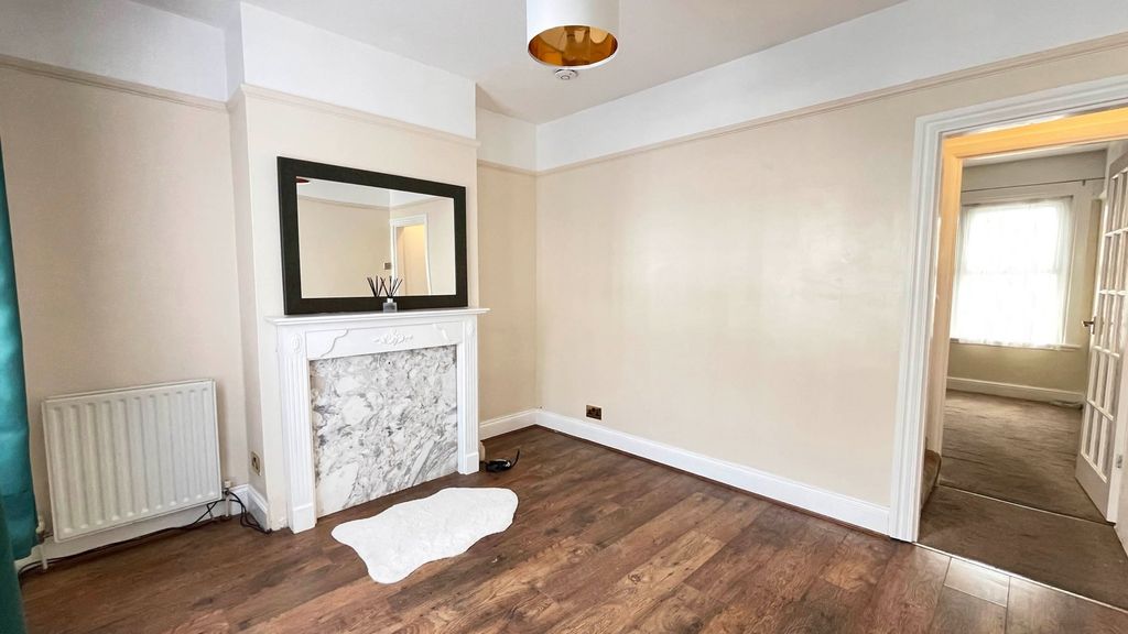Property photo 2 of 32
