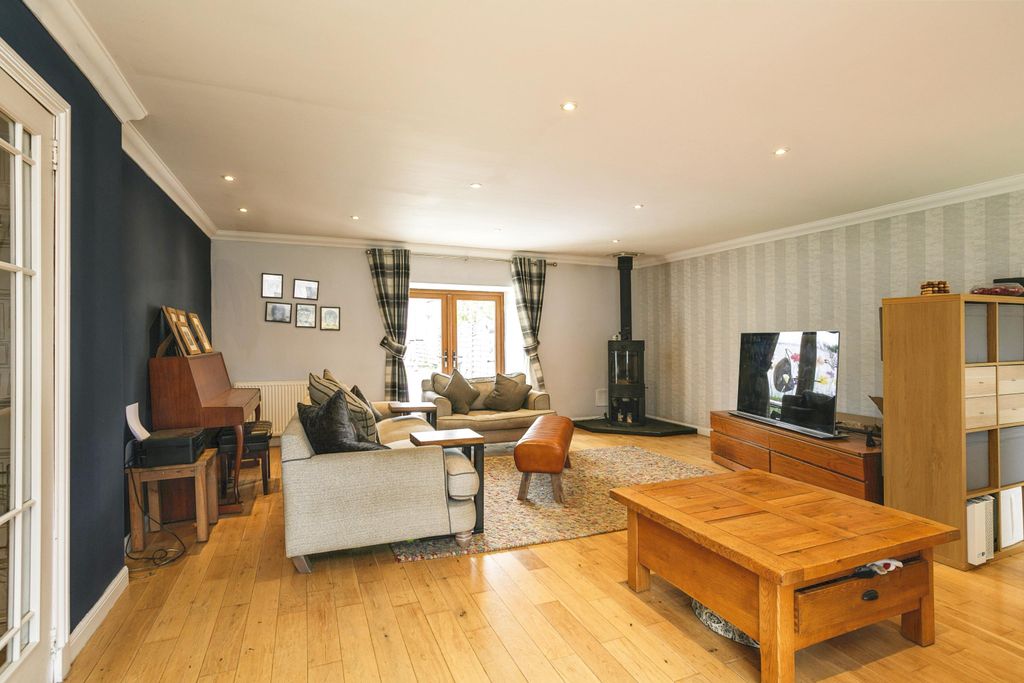 Property photo 3 of 30