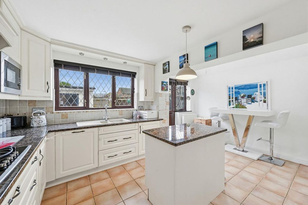 Property photo 3 of 13 Thurnham Way