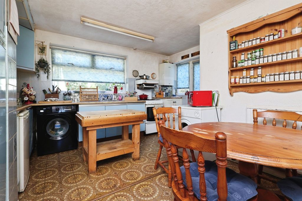Property photo 3 of 14