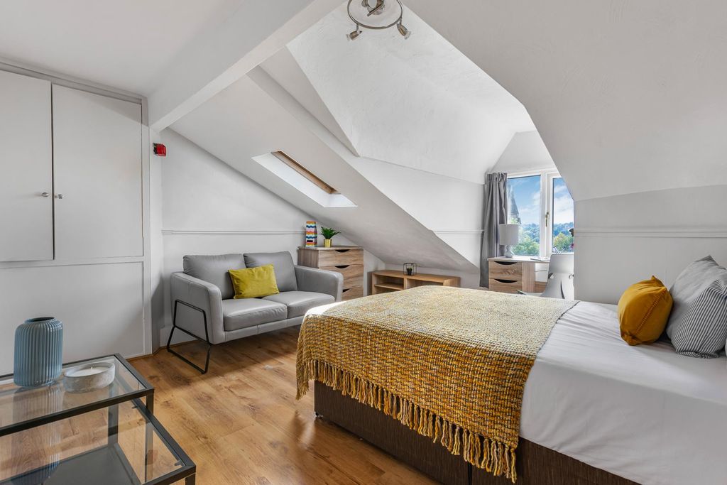 Property photo 3 of 8 Property Photo