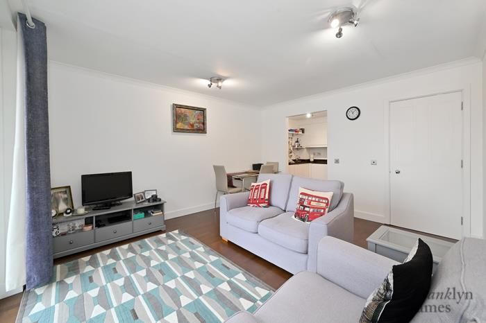 Property photo 2 of 13 Duke-Shore-Wharf (11)700.Jpg