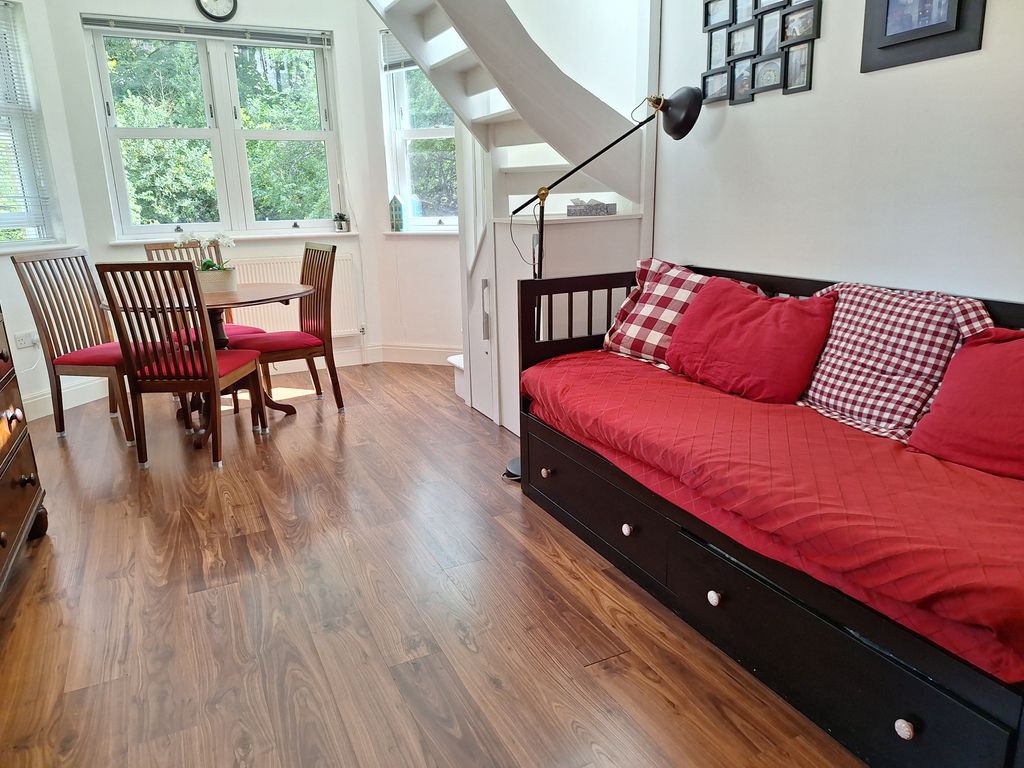 Property photo 2 of 11 Lounge