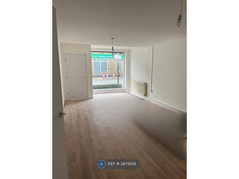 Property photo 2 of 6 Lounge / Dining Area