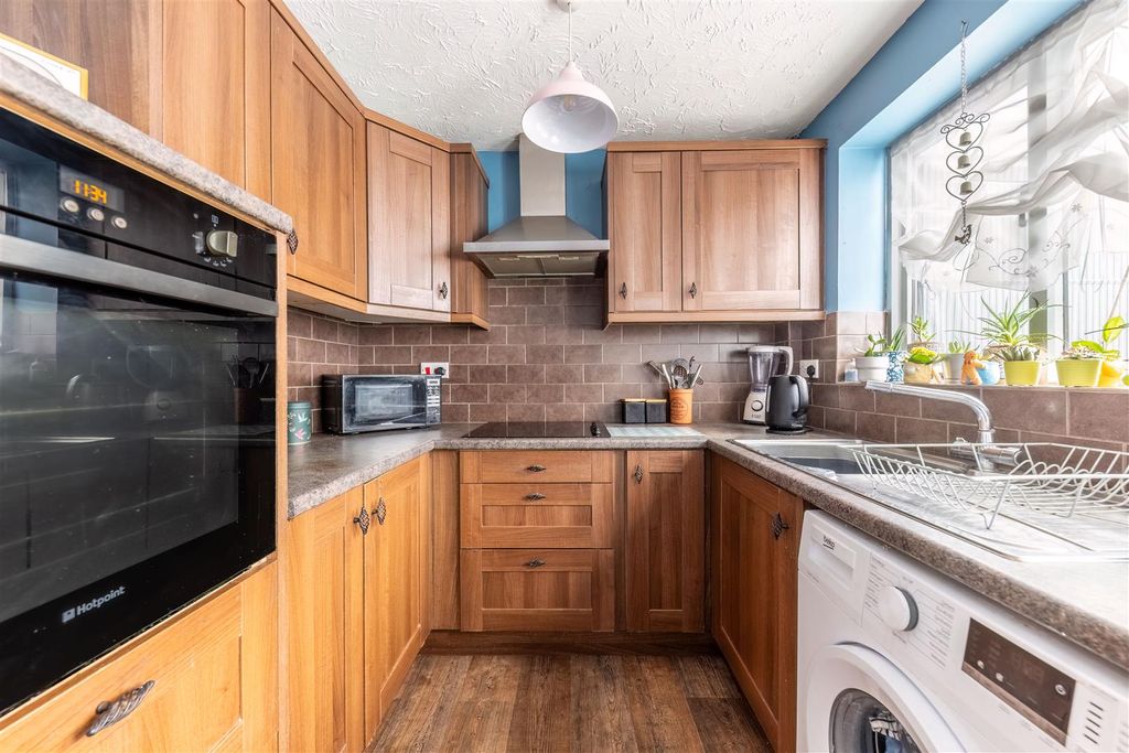 Property photo 3 of 12 Kitchen/Diner